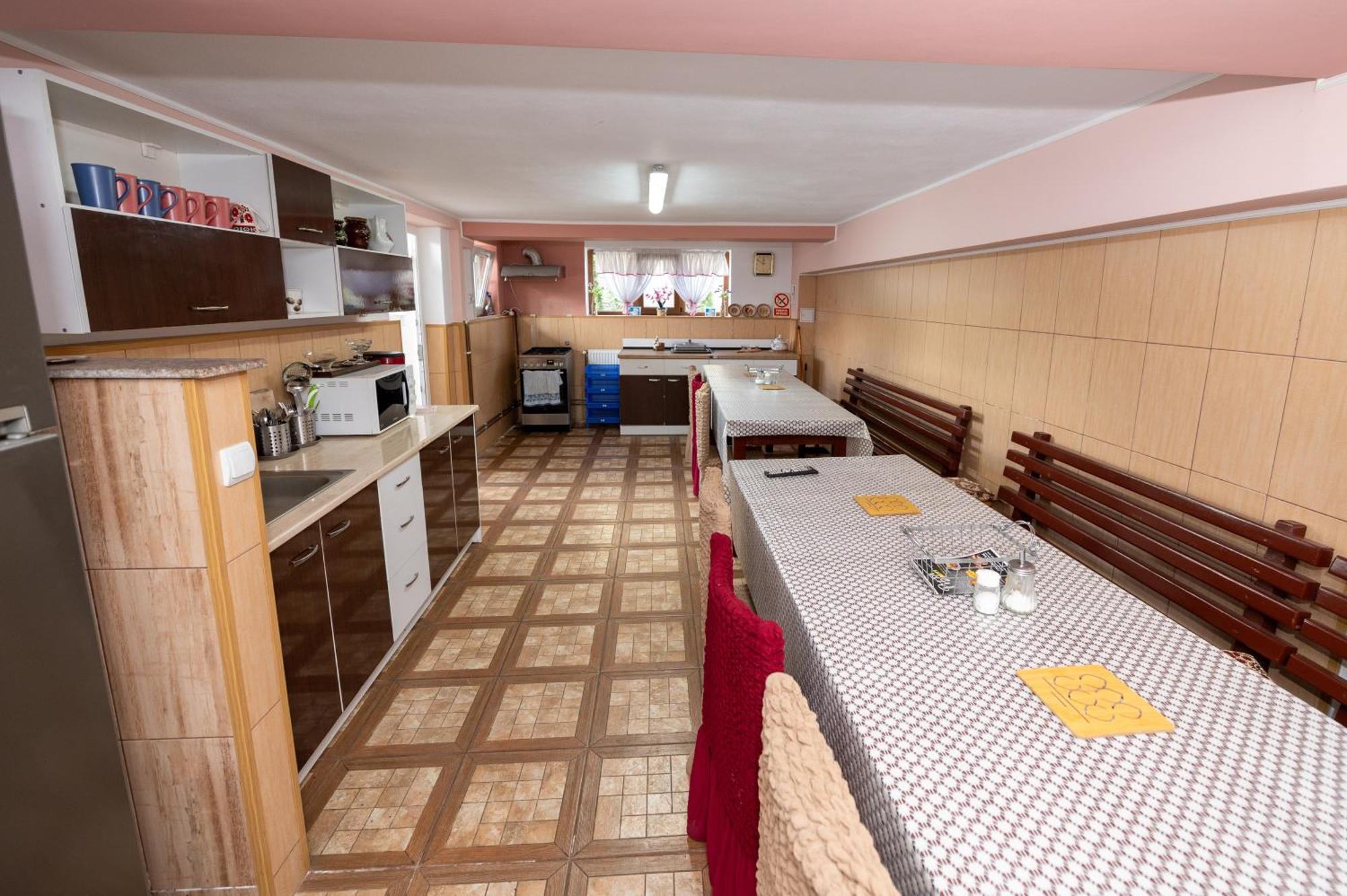 Casa Alex Calimanesti 호텔 외부 사진